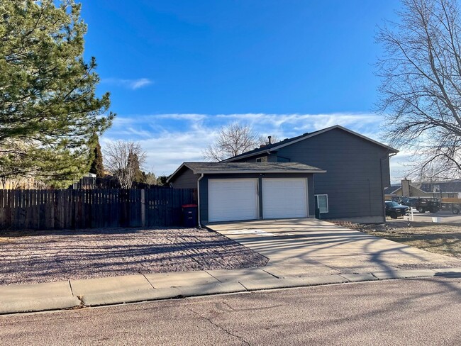 Foto del edificio - 4 Bed/3 Bath with A/C in Cheyenne Meadows