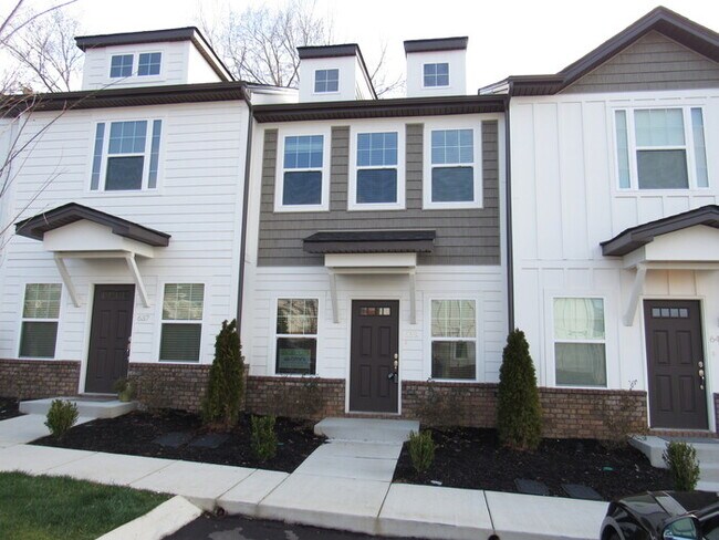 Foto del edificio - 639 Bristol Creek Dr