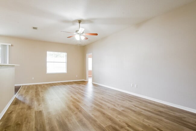 Building Photo - 418 Hammerstone Ave