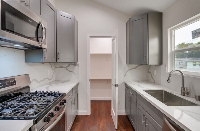 Foto del edificio - 4111 Leimert Blvd