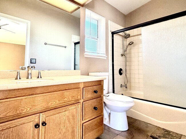 Foto del edificio - 8529 C. De Buena Fe