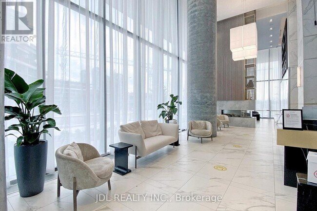 Photo du bâtiment - 905 Portage Pkwy