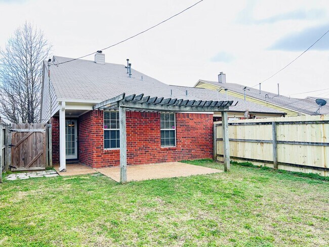Foto del edificio - 3BD/2.5BA Townhome with fully fenced back ...
