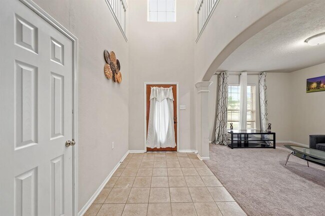 Building Photo - 2610 Argos Dr