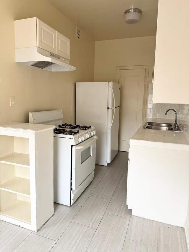Photo - 1154 Normandie Ave (Los Angeles, CA) Apartment
