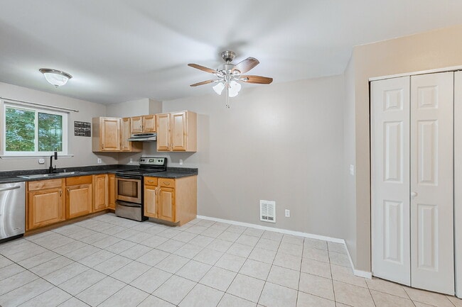 Foto del edificio - Super cute 2 bedroom, 1 3/4 bathrooms, Ful...