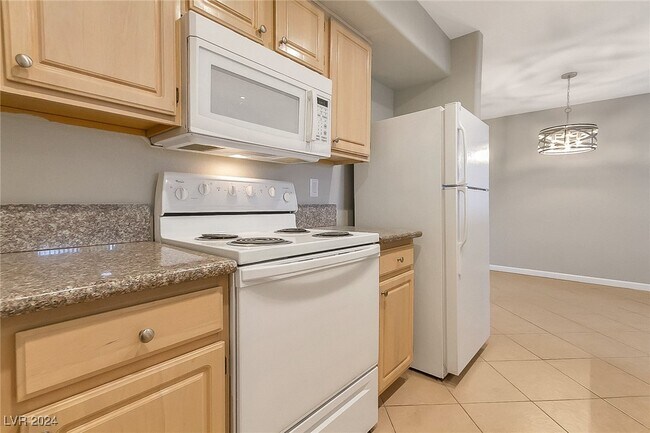 Building Photo - 555 E Silverado Ranch Blvd