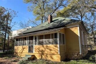 Building Photo - 194 N Clarendon Ave