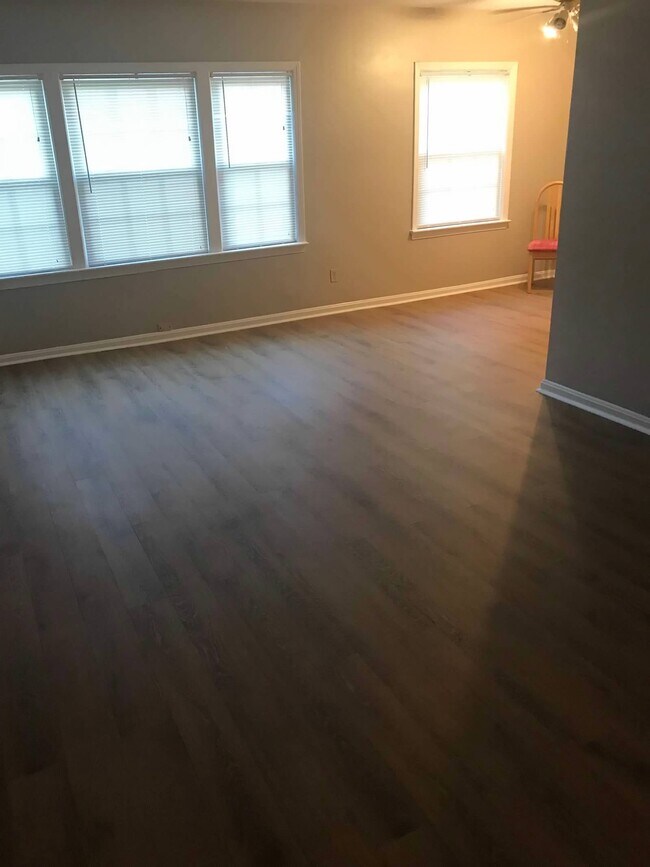 Sala de estar/comedor - 13200 Fairhill Rd
