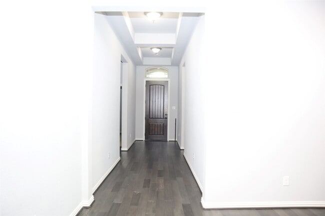 Building Photo - 4553 New Country Dr