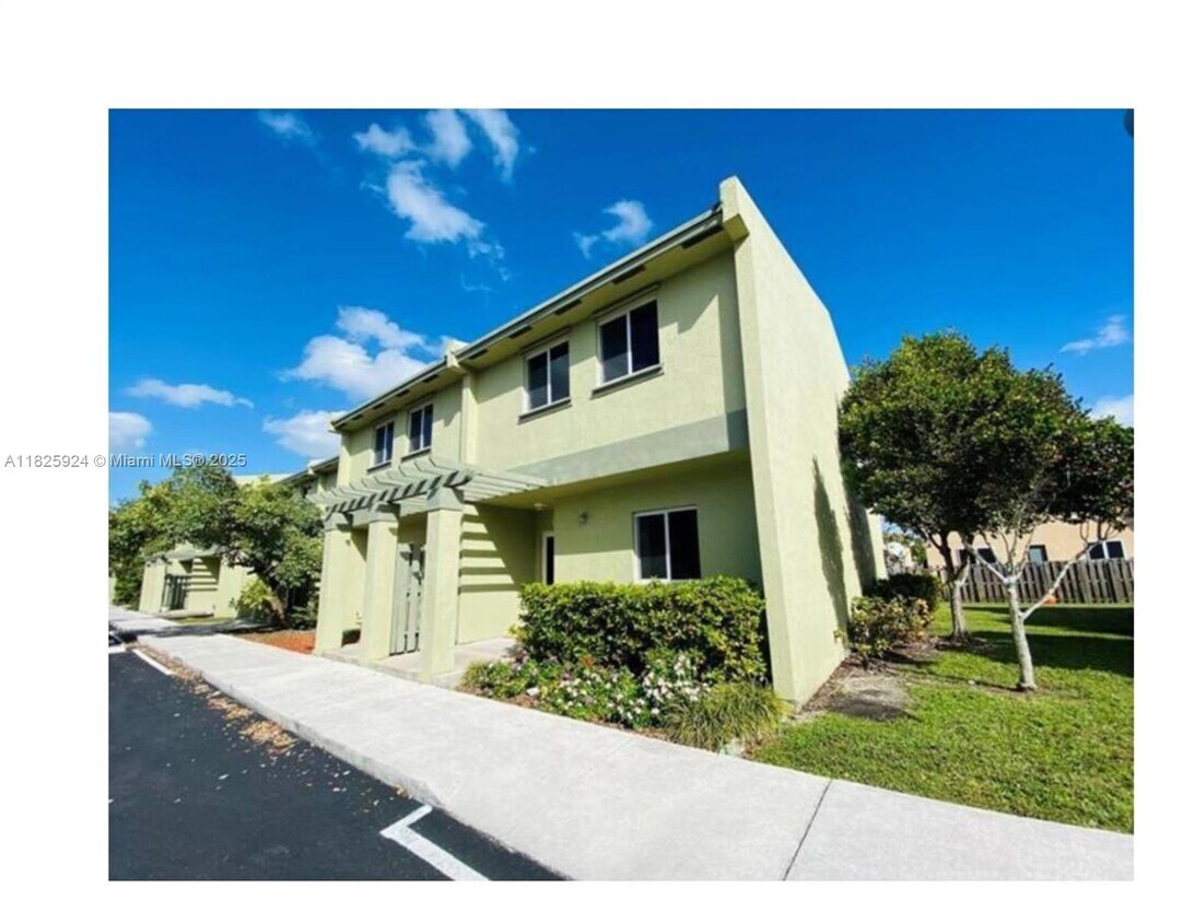 Foto principal - 20437 NW 15th Ave