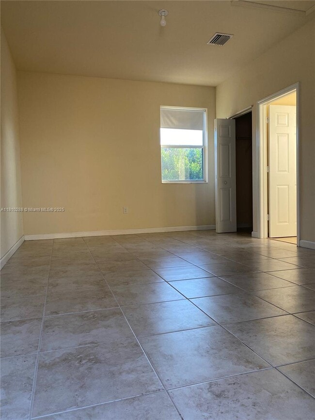 Building Photo - 9409 SW 171st Pl