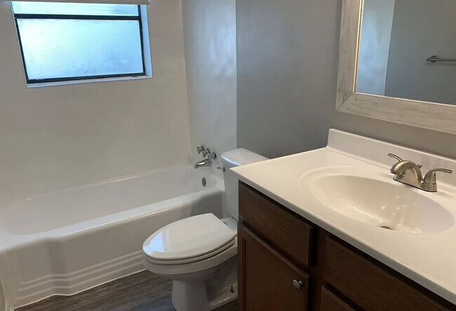 Foto del edificio - 106 Waverly Dr