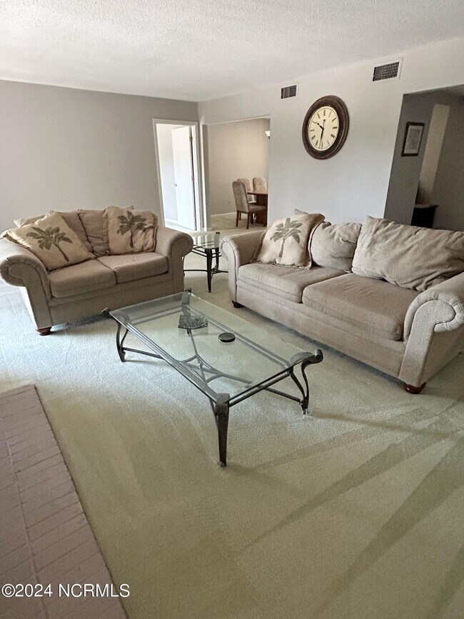 Foto del edificio - 250 Sugar Gum Ln