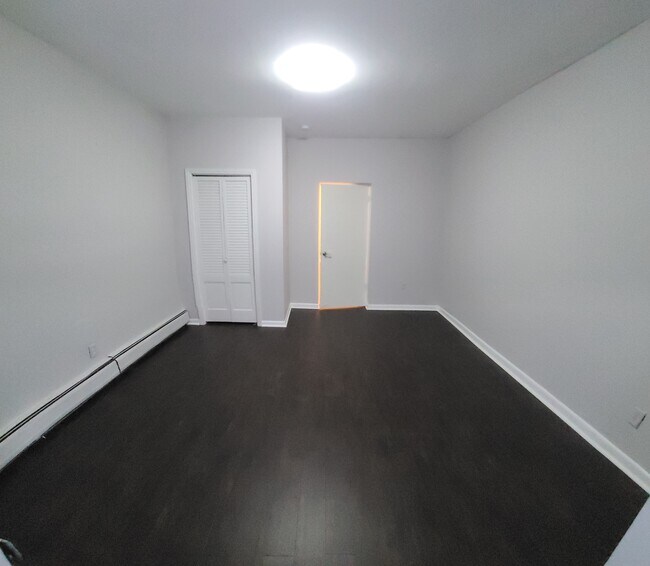Bedroom 1 - 41 Cottage St