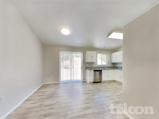 Building Photo - 7369 Dali Ct