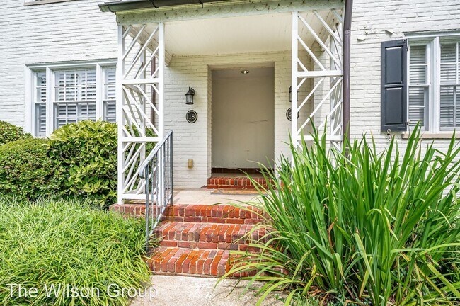Foto del edificio - 2 br, 2.5 bath House - 18 W. Locke Lane