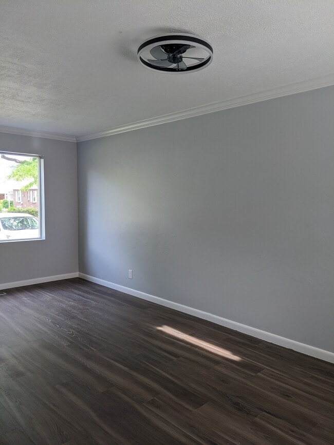Dining room - 921 N Poinsettia Dr