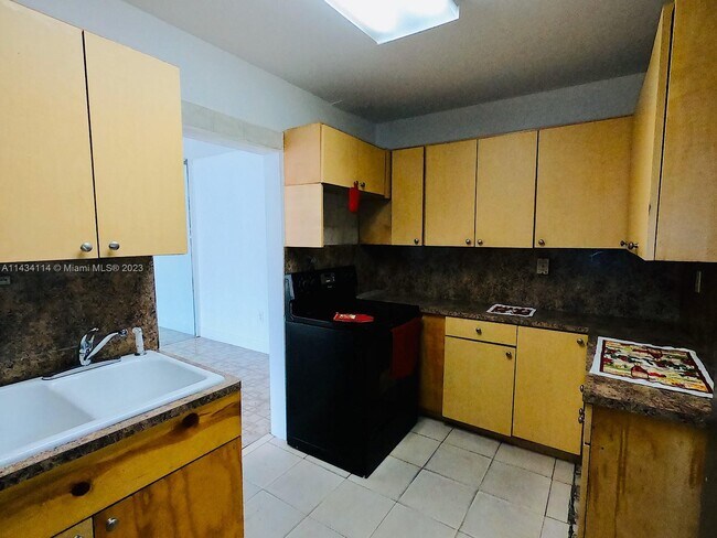 Foto del edificio - 3857 NW 213th St