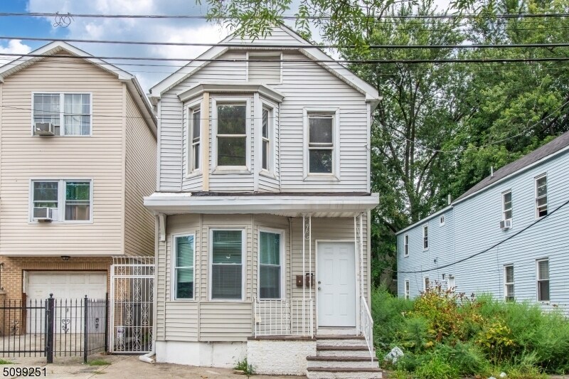 Primary Photo - 425 S 16th St