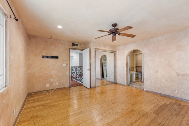 Foto del edificio - 8743 Topanga Canyon Blvd