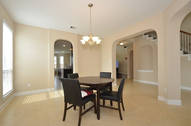 Building Photo - 27403 Canyon Reach Dr