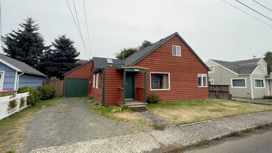 Building Photo - 803 6th Ave