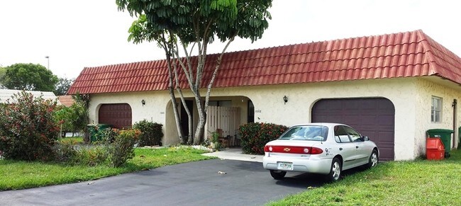 Building Photo - 7809 NW 70th Ct