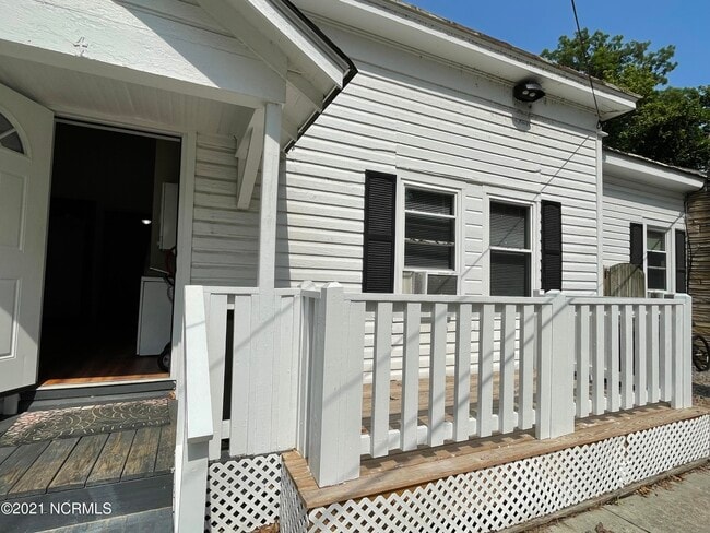 Building Photo - 503 E 3rd St