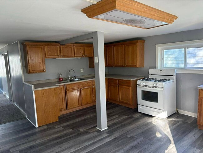 Building Photo - 10 Frazee St