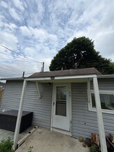 Building Photo - 68 Oakwood Ave