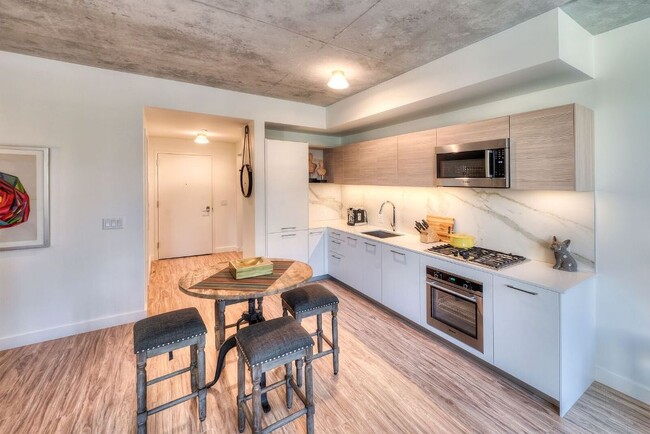 Building Photo - 224 N Desplaines St