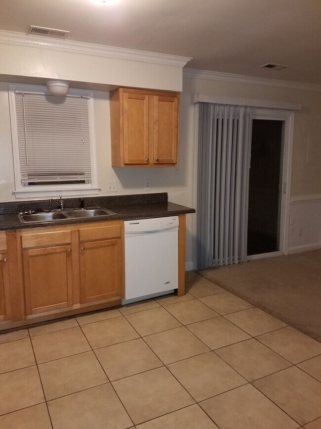 Foto del edificio - 3341 Golden Oaks Ln