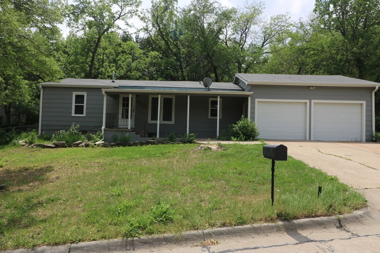 Primary Photo - Nice 3 bedroom 1 bathroom home located in ...