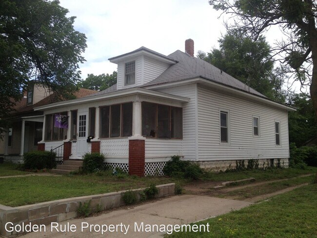 Building Photo - 3 br, 1 bath House - 308 E 5th