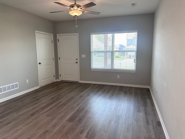 Building Photo - 709 Pampas St