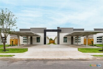 Building Photo - 1707 Angelina Dr