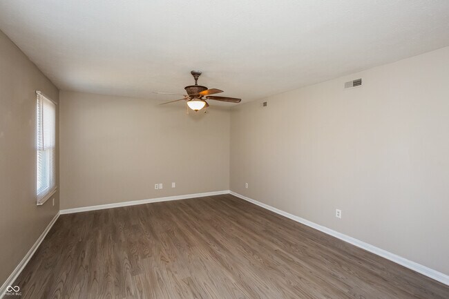 Foto del edificio - 6002 Tybalt Dr
