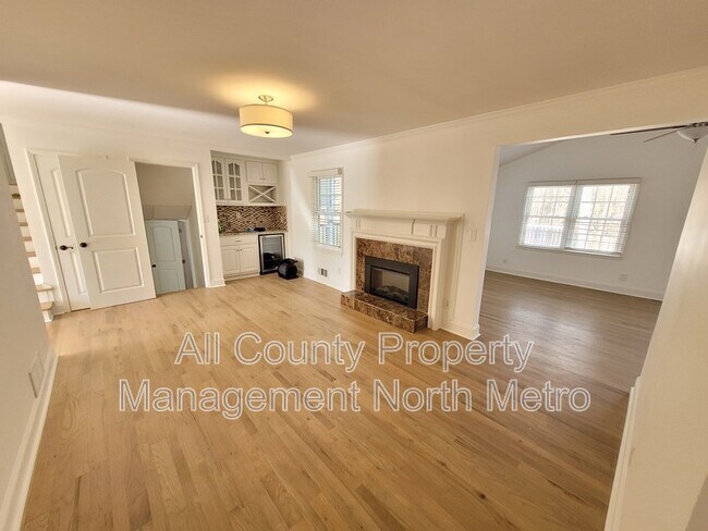 Foto del edificio - 180 Crestwood Ct