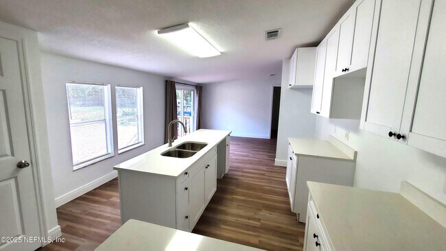 Foto del edificio - 1718 Wright Ave