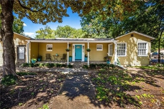 Building Photo - 208 Florence Dr