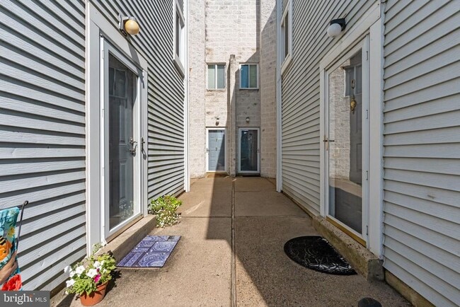 Building Photo - 3 Hillcroft Way