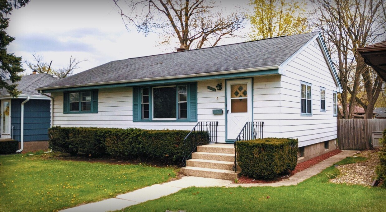 Primary Photo - 3 bedroom, 2 bathrooms, 2 car garage-Ranch...