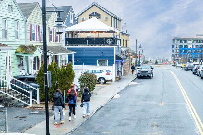Sleepy Hollow Village is a safe area for walks down to the water.