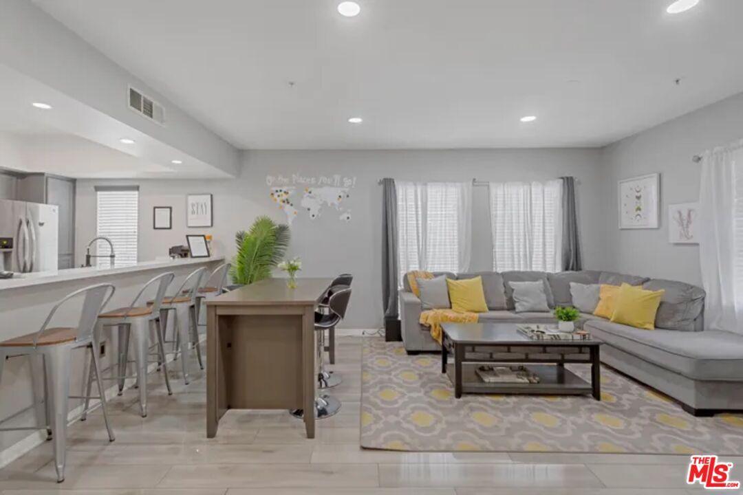 Foto principal - 12032 S Broadway