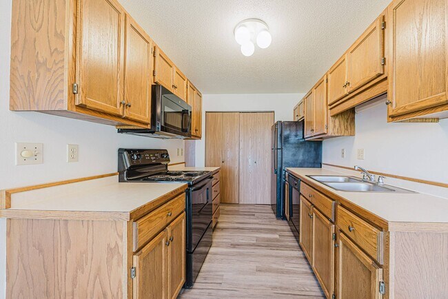 Foto del edificio - Pine Pointe Apartments