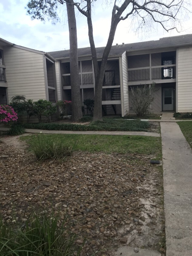 Primary Photo - 17401 Red Oak Dr