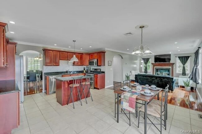 Building Photo - 73 Mountain Rd