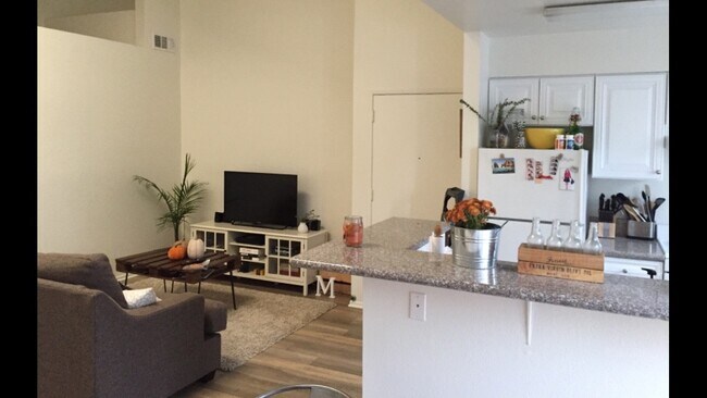 Apt. B Living Room. - 831 N Zeyn St