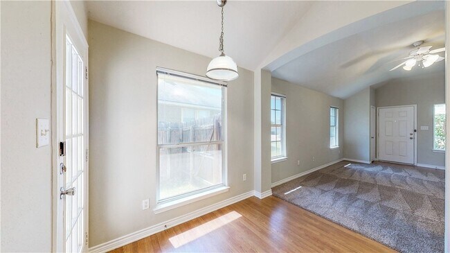 Foto del edificio - 1000 Windmeadows Dr